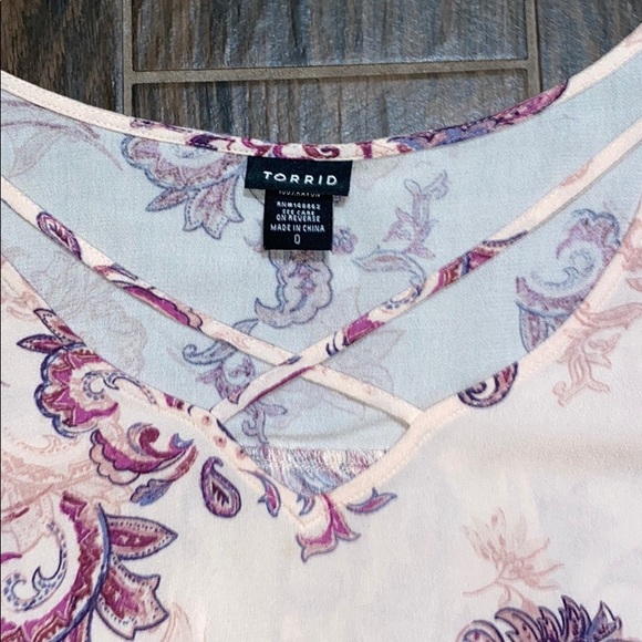 Torrid paisley light pink semi sheer blouse - Picture 4 of 9